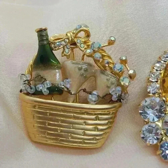 Vintage Gold-toned rhinestones aurora brooches pin (pendant)bundle - Picture 4 of 14